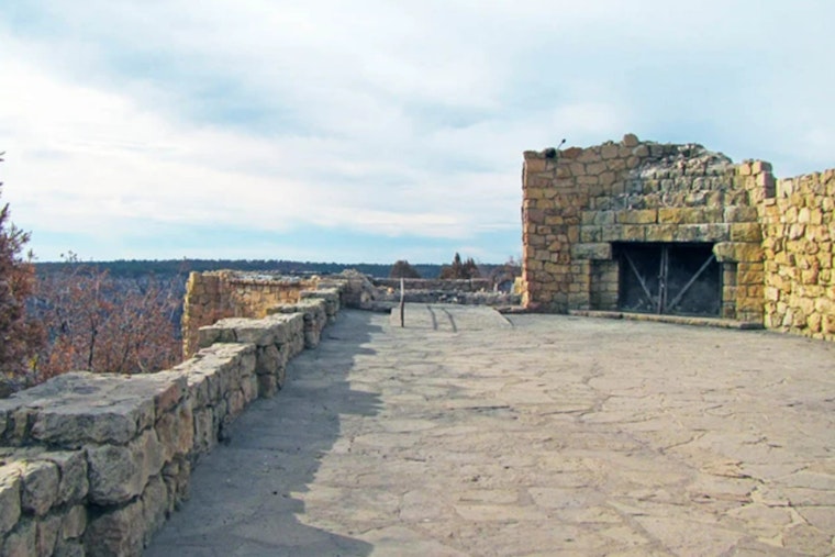 Grand Canyon’s Scarred North Rim Stages Cautious Comeback After Inferno