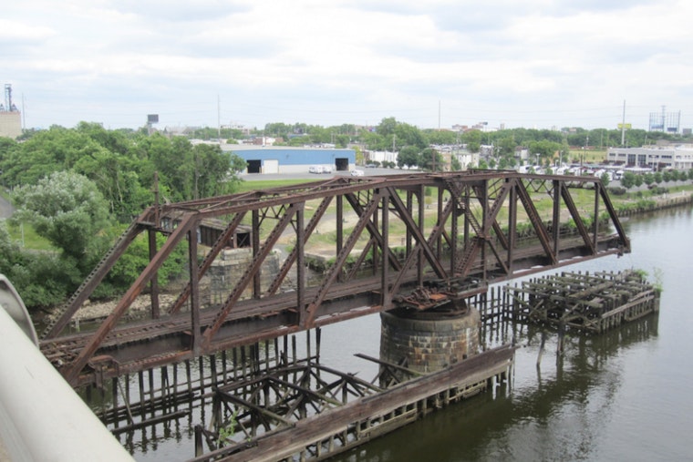 Grays Ferry Bridge Pothole Wrecks Cars As Hunting Park Farm Rallies Volunteers