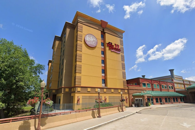 Gunmen Storm Boonville’s Isle of Capri Casino, Vanish After Ditching Getaway Car