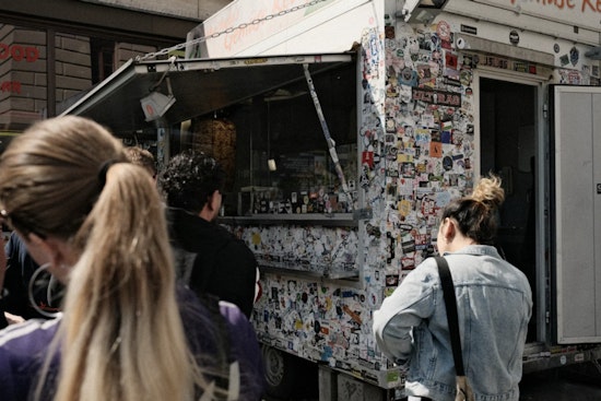 Honolulu Cracks Down On Curbside Chow, Puts Food Trucks On Notice