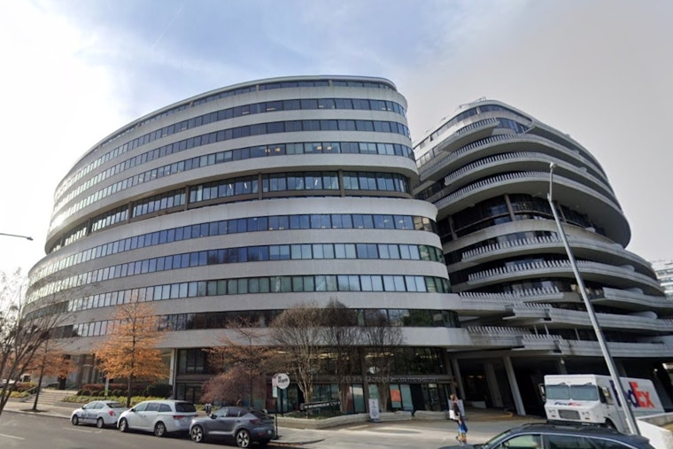 Hotel Hotshot Circles Watergate 600 As Office Era Wobbles