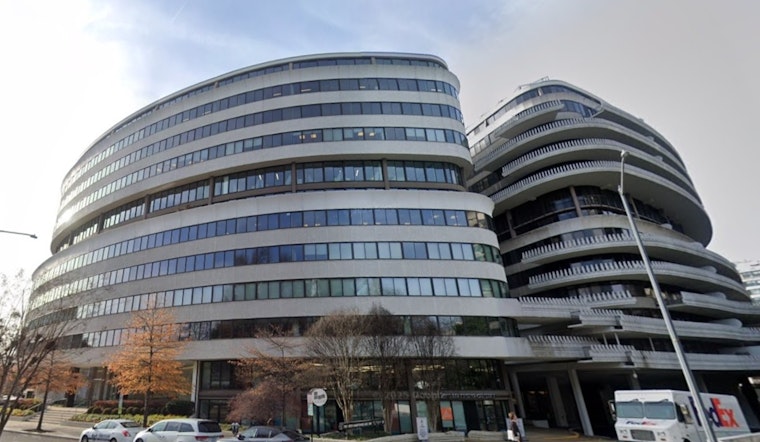 Hotel Hotshot Circles Watergate 600 As Office Era Wobbles