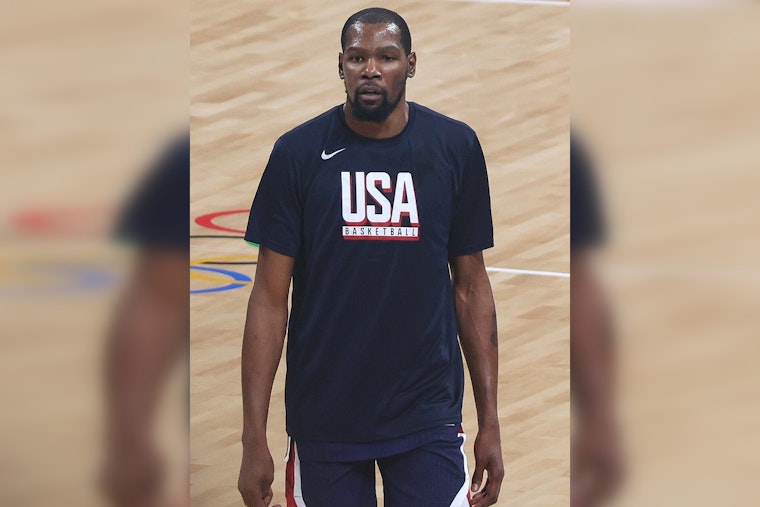 Houston Crowd Erupts as Durant Jumps Jordan in One-Point Nail-Biter