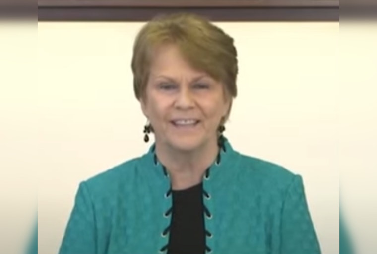 Houston Oil Chief Vicki Hollub Preps Exit as Jackson Lines Up for Oxy Throne