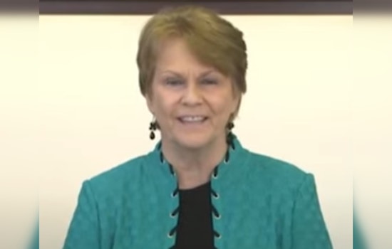 Houston Oil Chief Vicki Hollub Preps Exit as Jackson Lines Up for Oxy Throne
