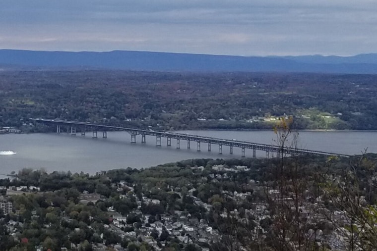 Hudson Tragedy: Man’s Fatal Leap Off Newburgh‑Beacon Bridge Backs Up I‑84