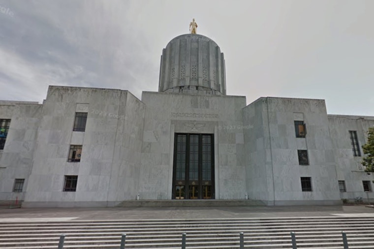 ICE Showdown In Salem As Dems Block Prison Hand-Off Plan