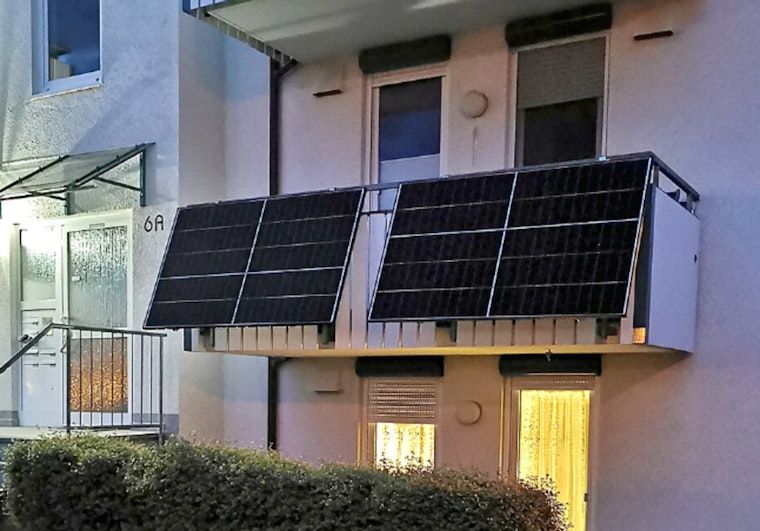 Illinois Bill Eases Balcony Solar Rules For Renters