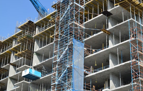 Jackson Ave Giant Muscles Into Court Square Skyline