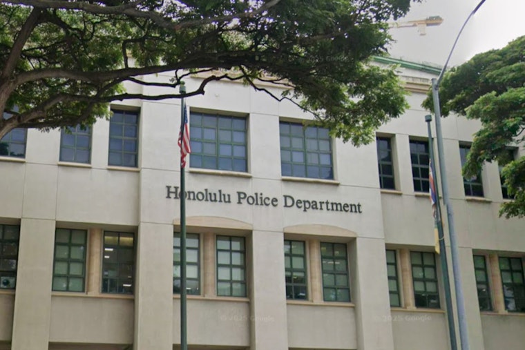 Masked Gunmen Confront Trio in Kakaako Stickup