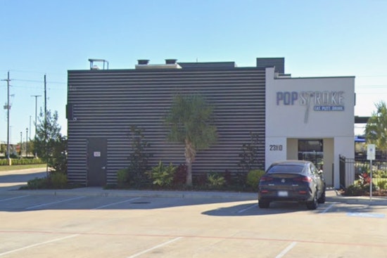 Katy PopStroke Quietly Dumps Tiger Look In Local Mini-Golf Makeover