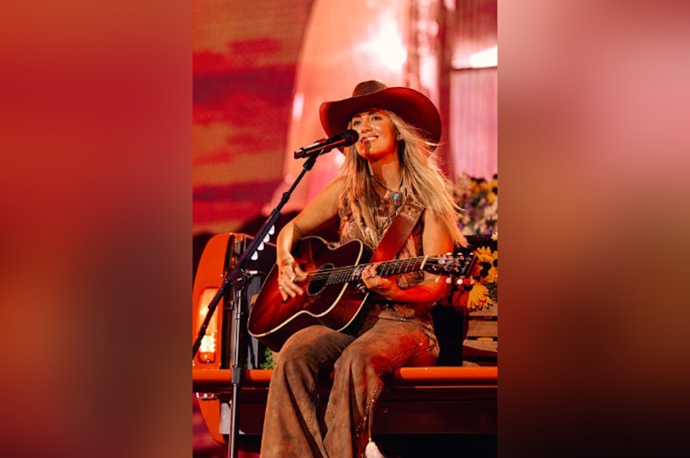 Lainey Wilson Packs NRG With 70,130 Fans, Then Rides Off Into Houston Night