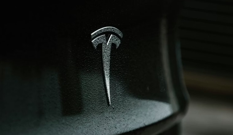 Lyndhurst Slaps Quiet Zone On Tesla Honk Protests, Stirring Free‑Speech Clash