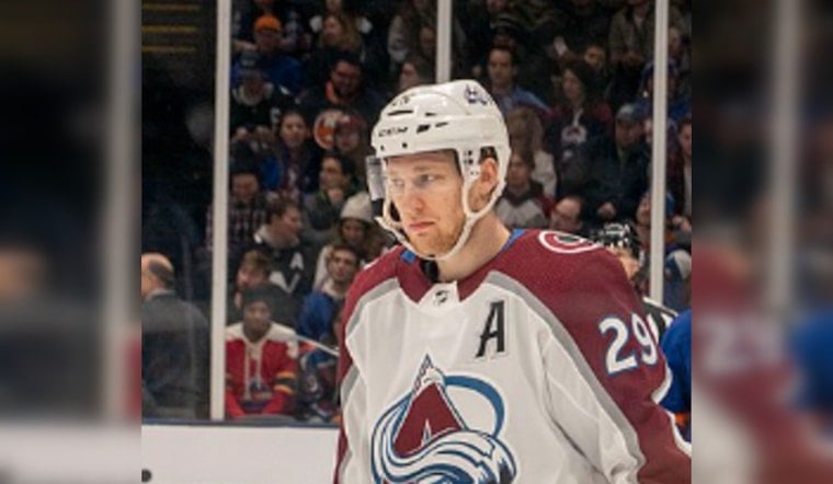 MacKinnon, Necas Power Avalanche To 4-1 Win In Chicago
