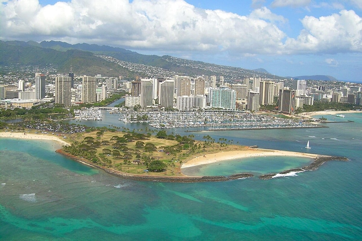 Magic Island Turned Nightmare As Honolulu Man Swept Off Rocks