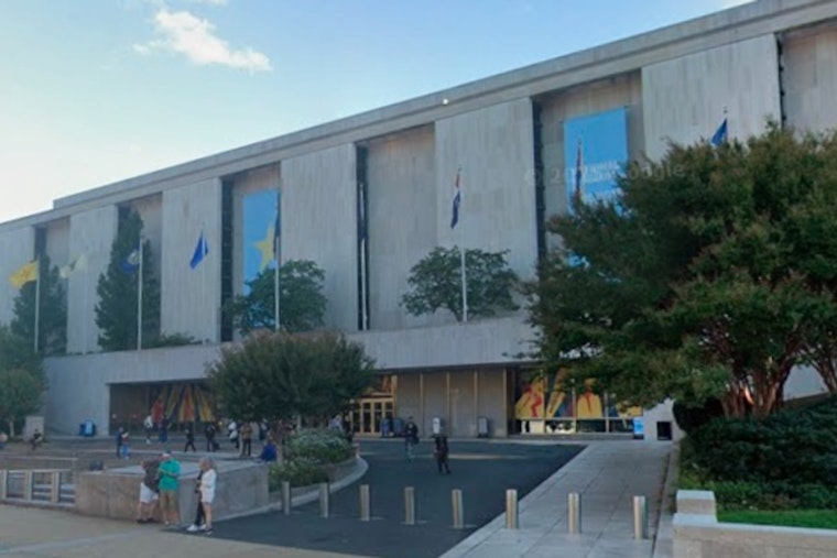 Mall Brawl In DC Erupts Over Biological Women Rule For Smithsonian Museum