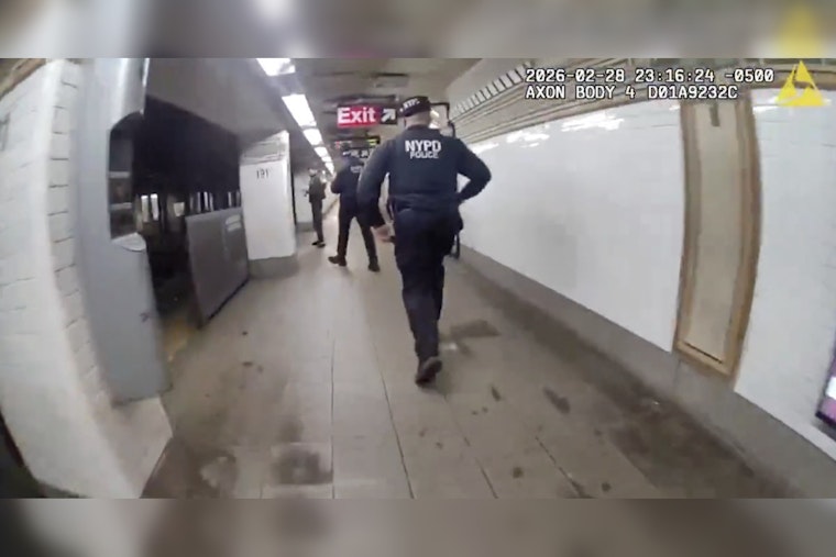 Manhattan Subway Chase As Transit Cops Nab Track Trespasser With Loaded Gun
