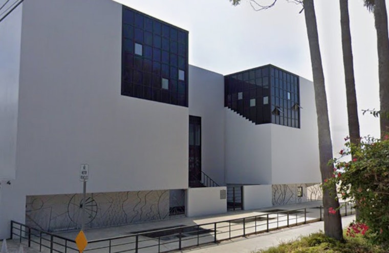 Marina Del Rey Artist House With Chihuly Lists For $10M