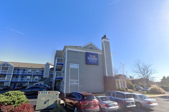 Matthews Motel Laundry Room Clash As Police Hunt Charlotte Man After Alleged Gun Threat