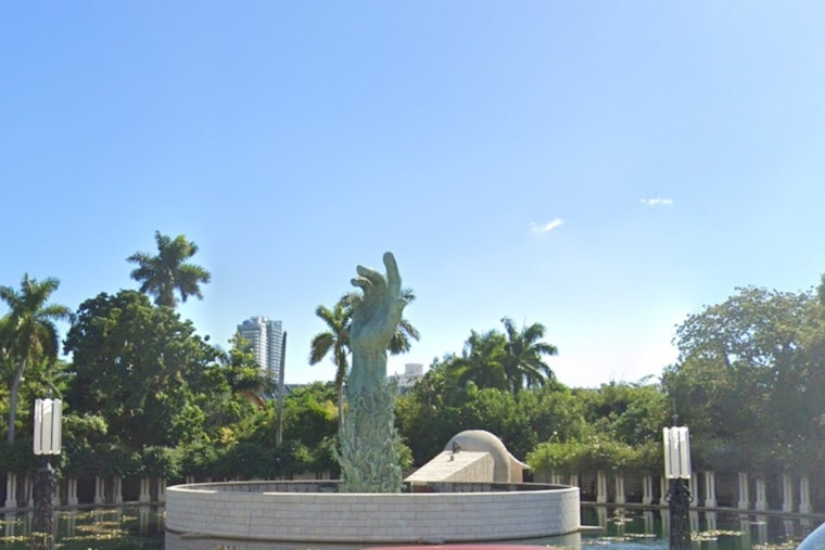 Miami Beach Memorial Unveils High-Tech Chats With Holocaust Survivors