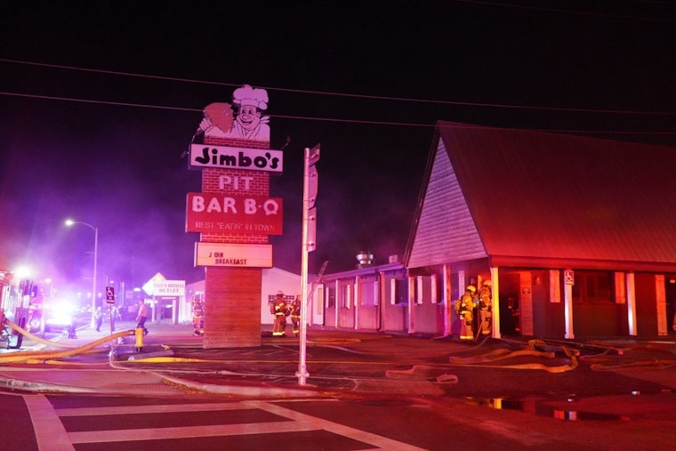 Midnight Kitchen Blaze Sidelines Tampa Barbecue Staple Jimbo's Pit