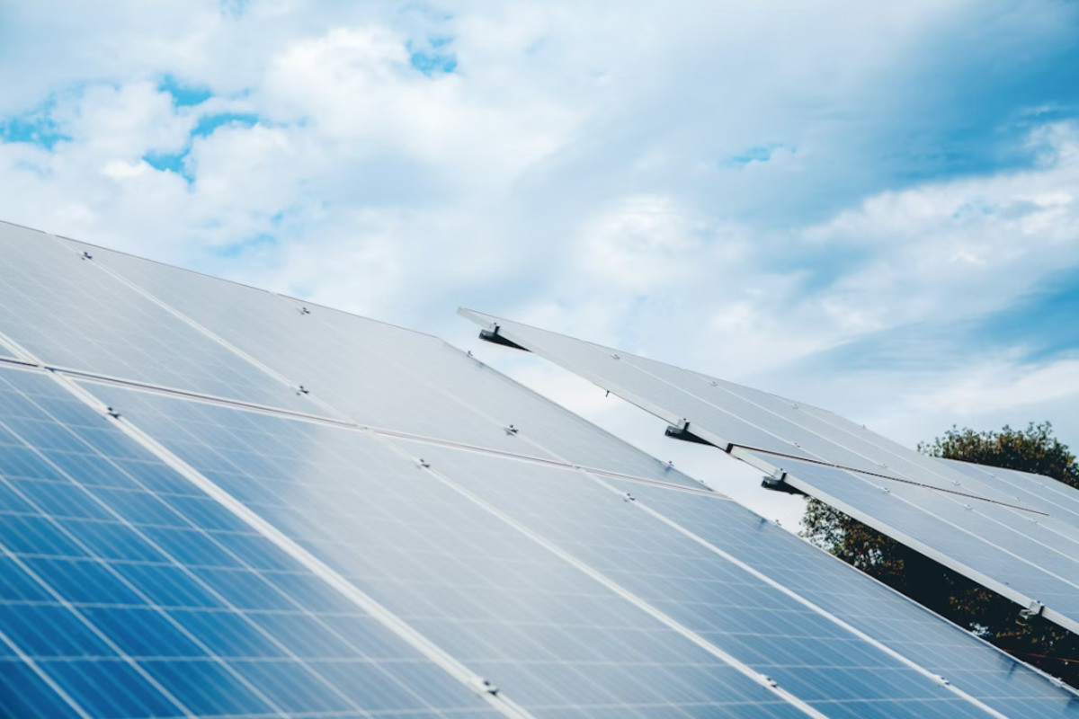 Millwood High's 276 kW Solar Array Supplies 44% Of Power