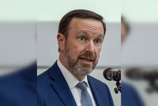 Murphy Takes Swing at Delivery Apps in Fight to Save Corner Shops