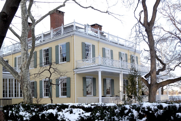 Mystery Smoke Scare Sends Gracie Mansion Protesters Fleeing