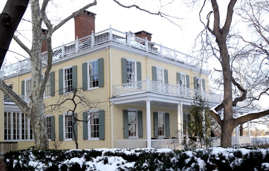 Mystery Smoke Scare Sends Gracie Mansion Protesters Fleeing