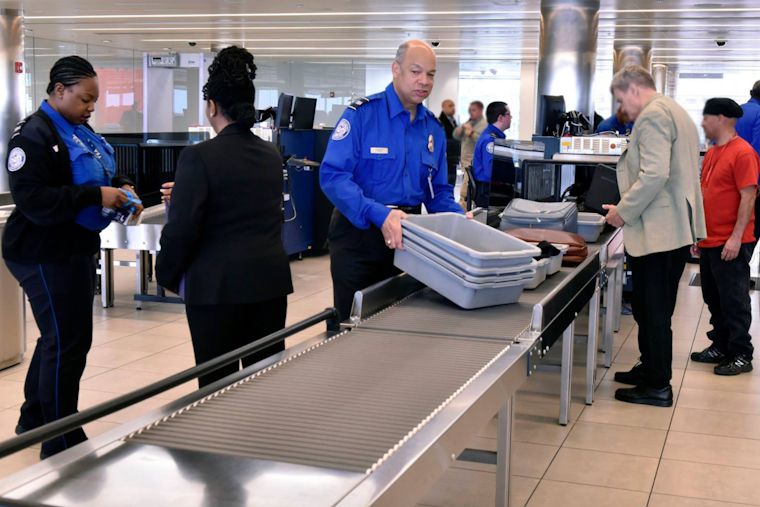 No Pay, Will Scan: Pittsburgh Rallies With Food Pantry For TSA