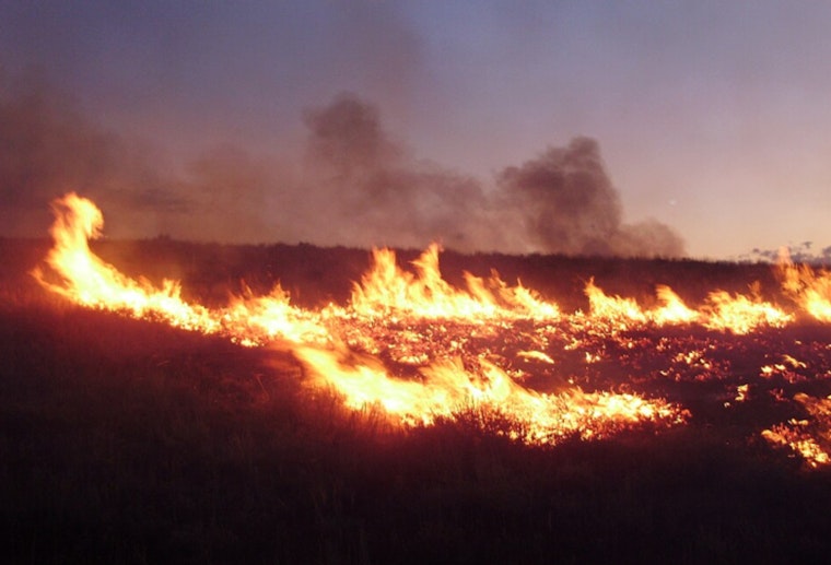 North Chicago Trackside Fires Send Smoke Across Suburbs, Halt Metra Service