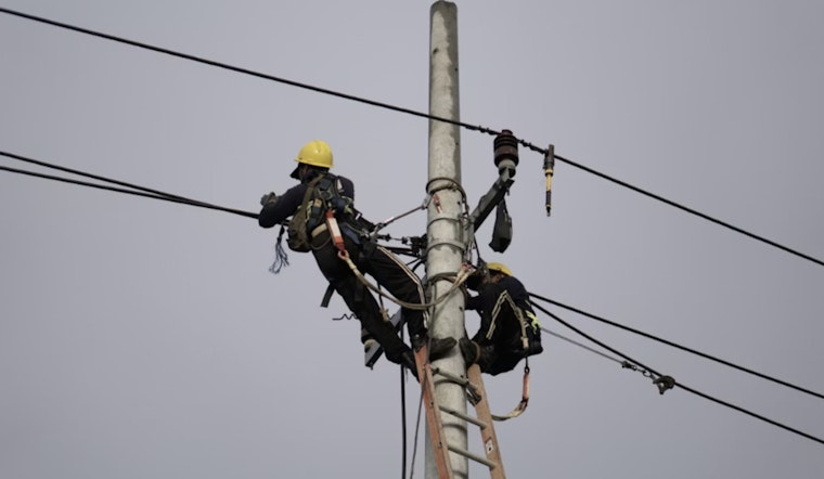 Oʻahu Goes Dark As Islandwide Power Outages Snarl Streets And Shops