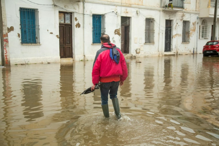 Oahu on Edge as Early-Morning Downpours Spark Flood Advisory