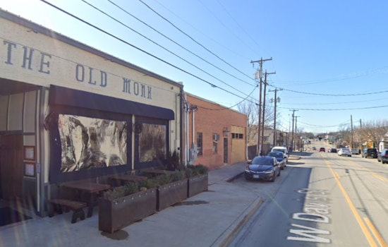 Oak Cliff Garage Turned Boozy Backyard as Kilmac’s Fires Up Pies and Airstream Bar