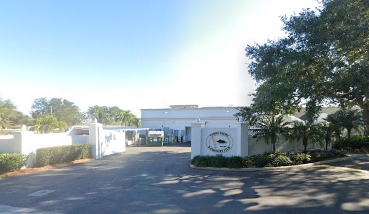 Old Tampa Bay Smoke Show As Boats Erupt In Flames By Yacht Club