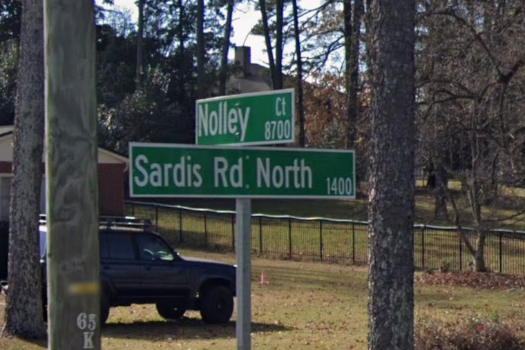 Pre-Dawn Stabbing Leaves One Dead On Maple Shade Lane In Southeast Charlotte