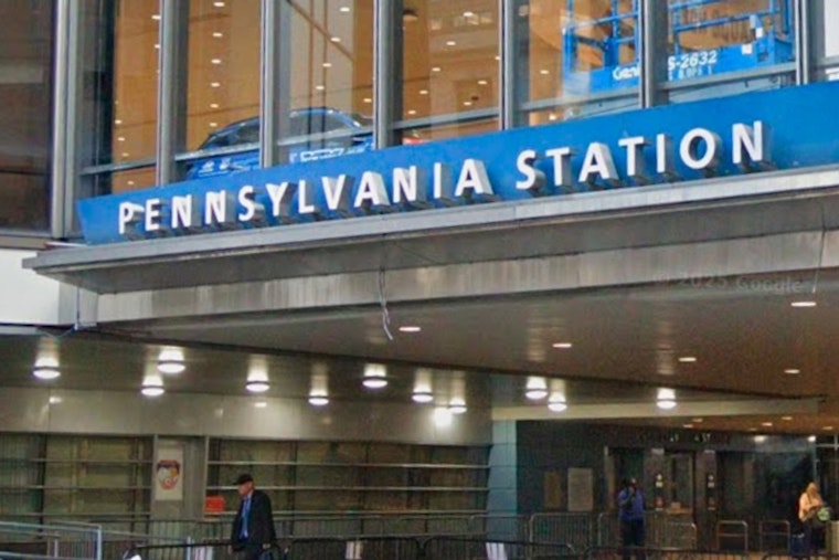 Penn Station Platform Horror As 55 Year Old Man Found Dead In C And E Waiting Area