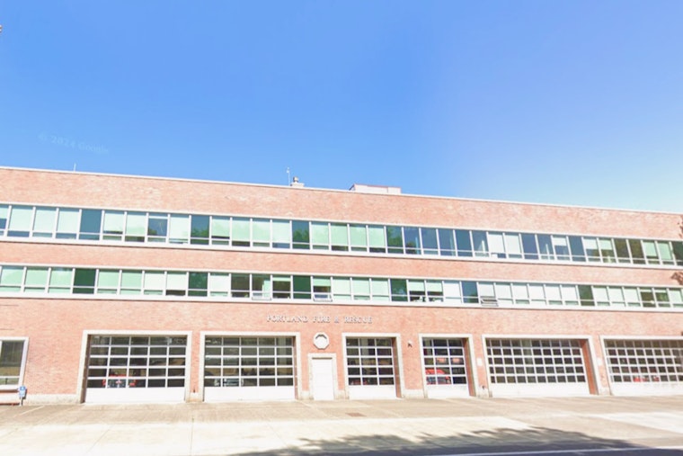 Downtown Scare As Portland Fire Engines Block Max Tracks, Riders Snagged In Late‑Night Delay