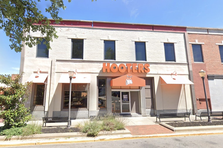 Queens Stunned As Last NYC Hooters Quietly Shutters In Fresh Meadows
