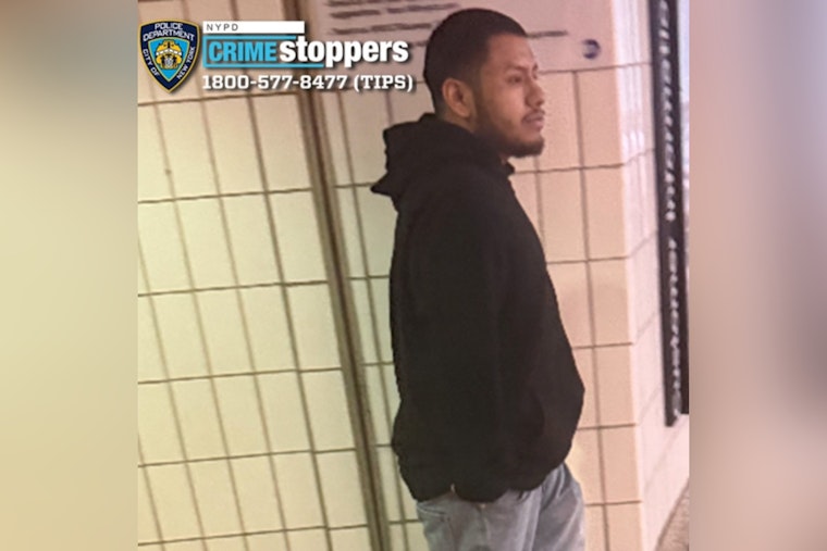 Queens Subway Grope Suspect Hunted After Escalator Attack At Court Square