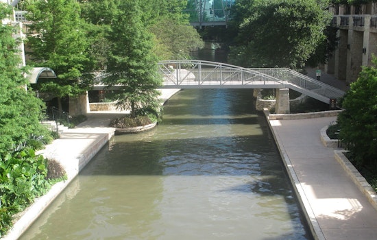 River Walk ‘Baptism’ As San Antonio Man Dives Headfirst For Lost Phone
