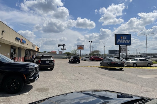 Robbery on Airline Drive Leaves Woman Shot in North Houston