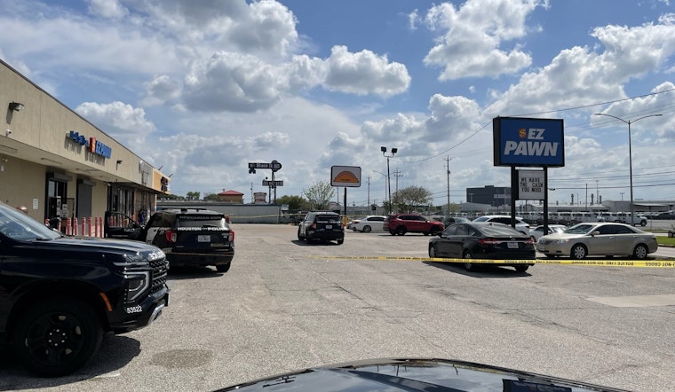 Robbery on Airline Drive Leaves Woman Shot in North Houston