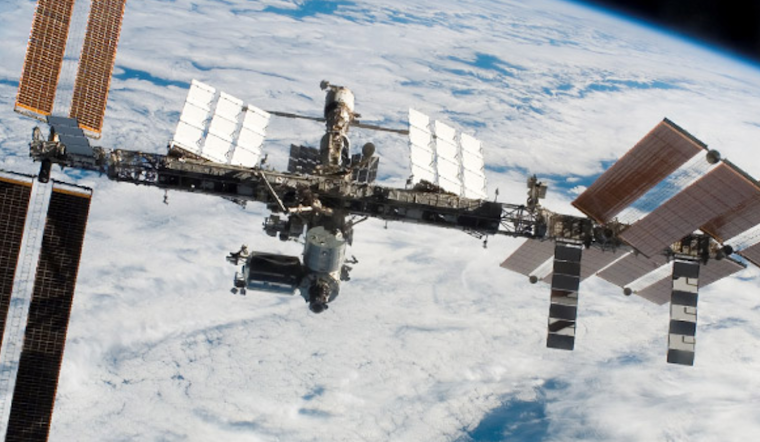 Senate Panel Gives ISS Two-Year Reprieve And Orders Moon Base Built
