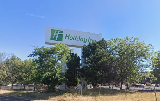Smoke Spotted on Hayden Island Holiday Inn Roof as Portland Crews Swarm In