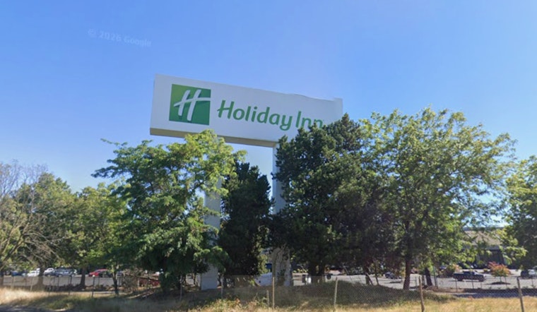 Smoke Spotted on Hayden Island Holiday Inn Roof as Portland Crews Swarm In