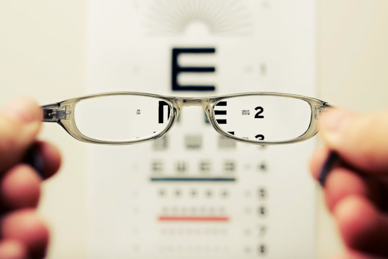 South Florida Parents Race For High-Tech Glasses As Kids’ Nearsightedness Soars