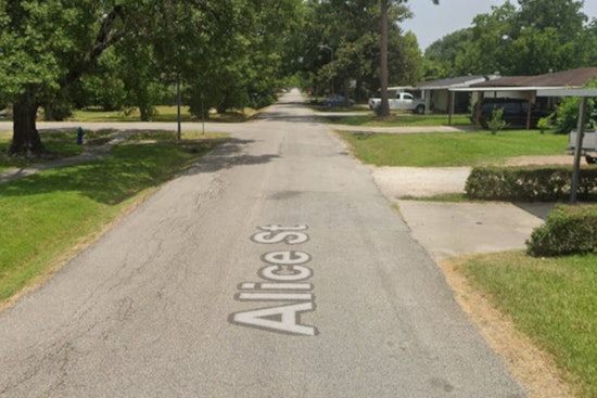South Houston Driver Bolts From Traffic Stop, Barricades Inside Alice Street Home