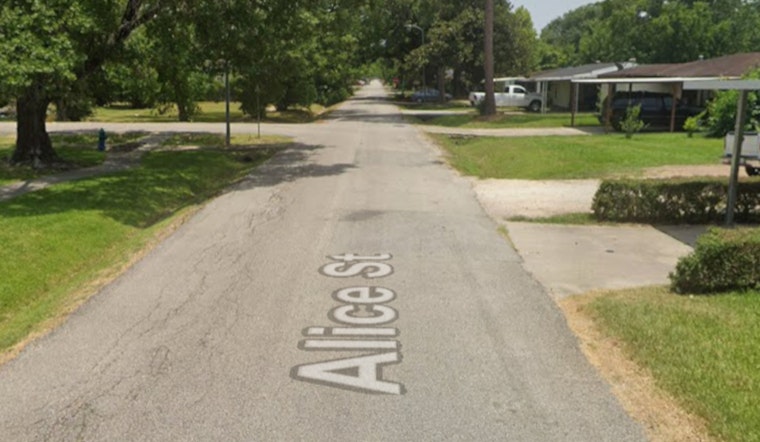 South Houston Driver Bolts From Traffic Stop, Barricades Inside Alice Street Home