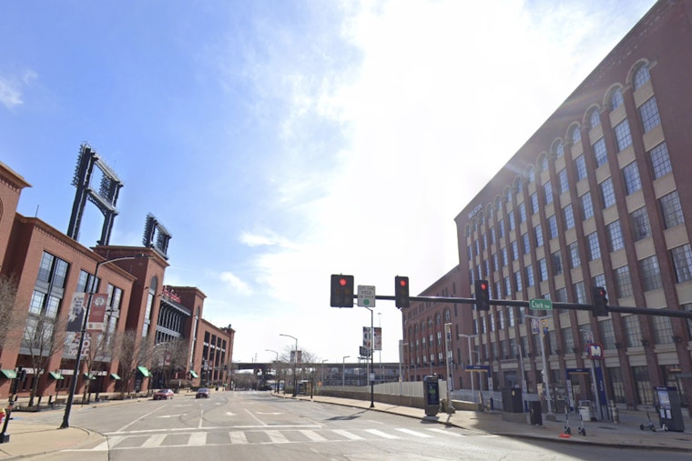 St. Louis Bakes in Near-Record Heat as South Winds Whip Through